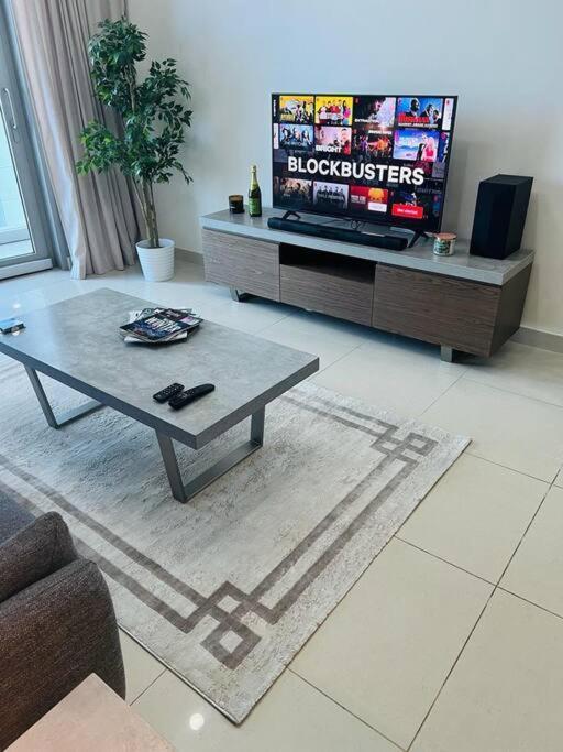 1 Bed Apartment With Sea View, Pool, Gym & Free Parking In Dubai Marina Kültér fotó