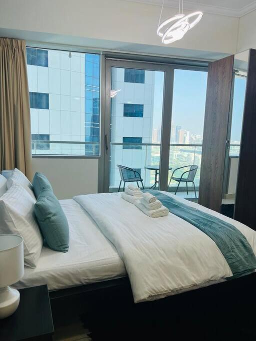 1 Bed Apartment With Sea View, Pool, Gym & Free Parking In Dubai Marina Kültér fotó