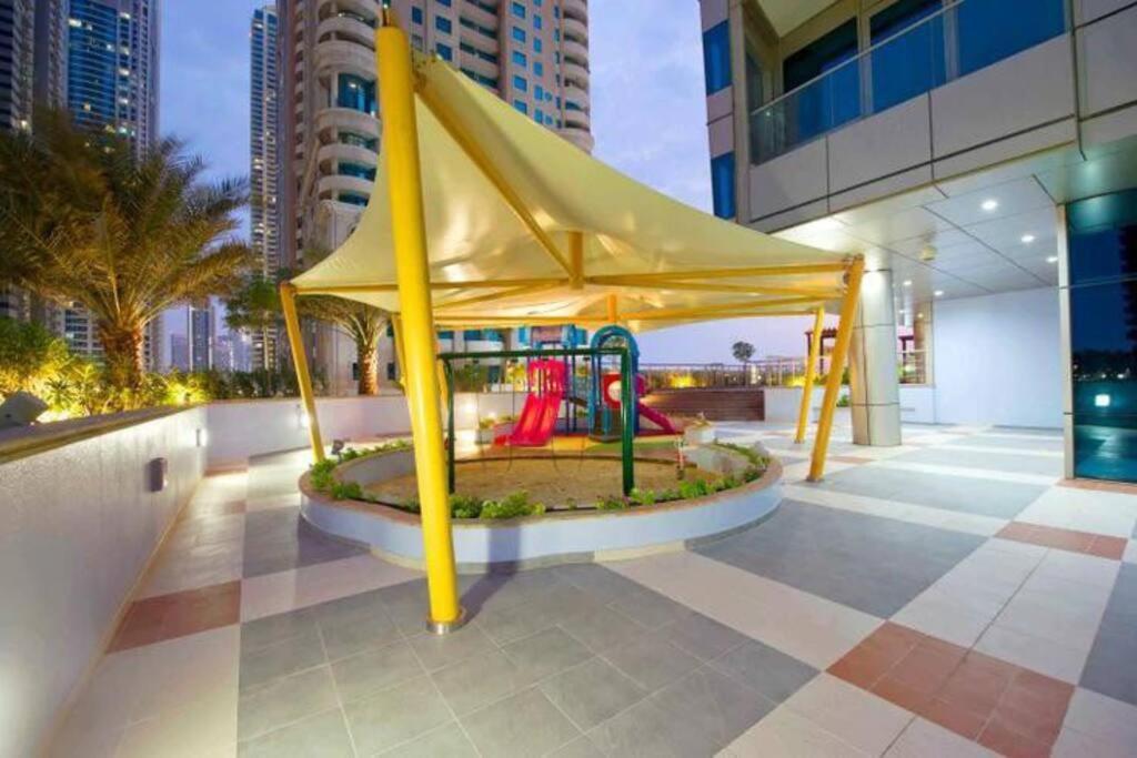 1 Bed Apartment With Sea View, Pool, Gym & Free Parking In Dubai Marina Kültér fotó